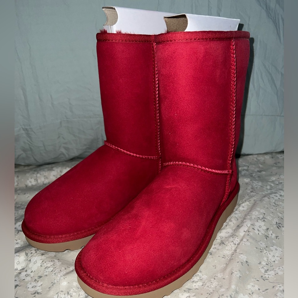 NWOT womens size 7 UGG boots